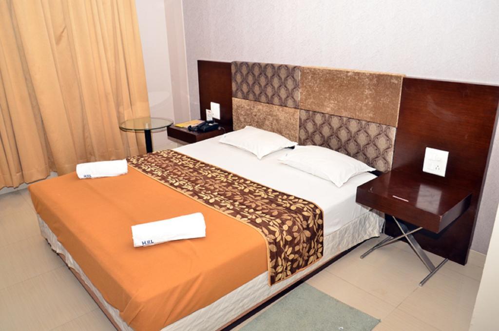 Hotel Blue Lagoon Daman Room photo