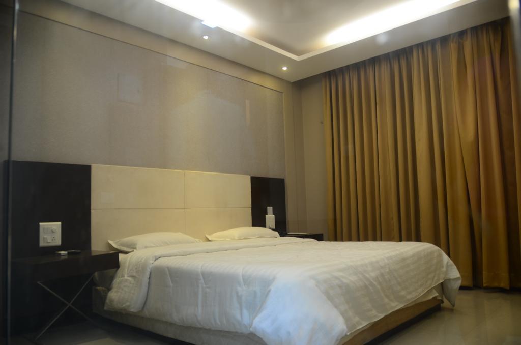 Hotel Blue Lagoon Daman Exterior photo